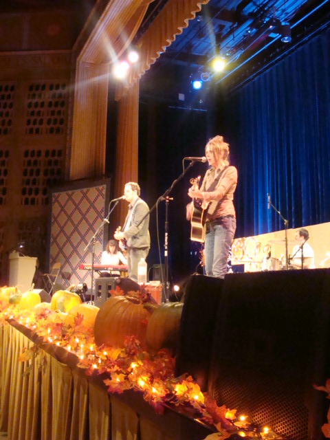 "Uncle Earl" performing after the auction.